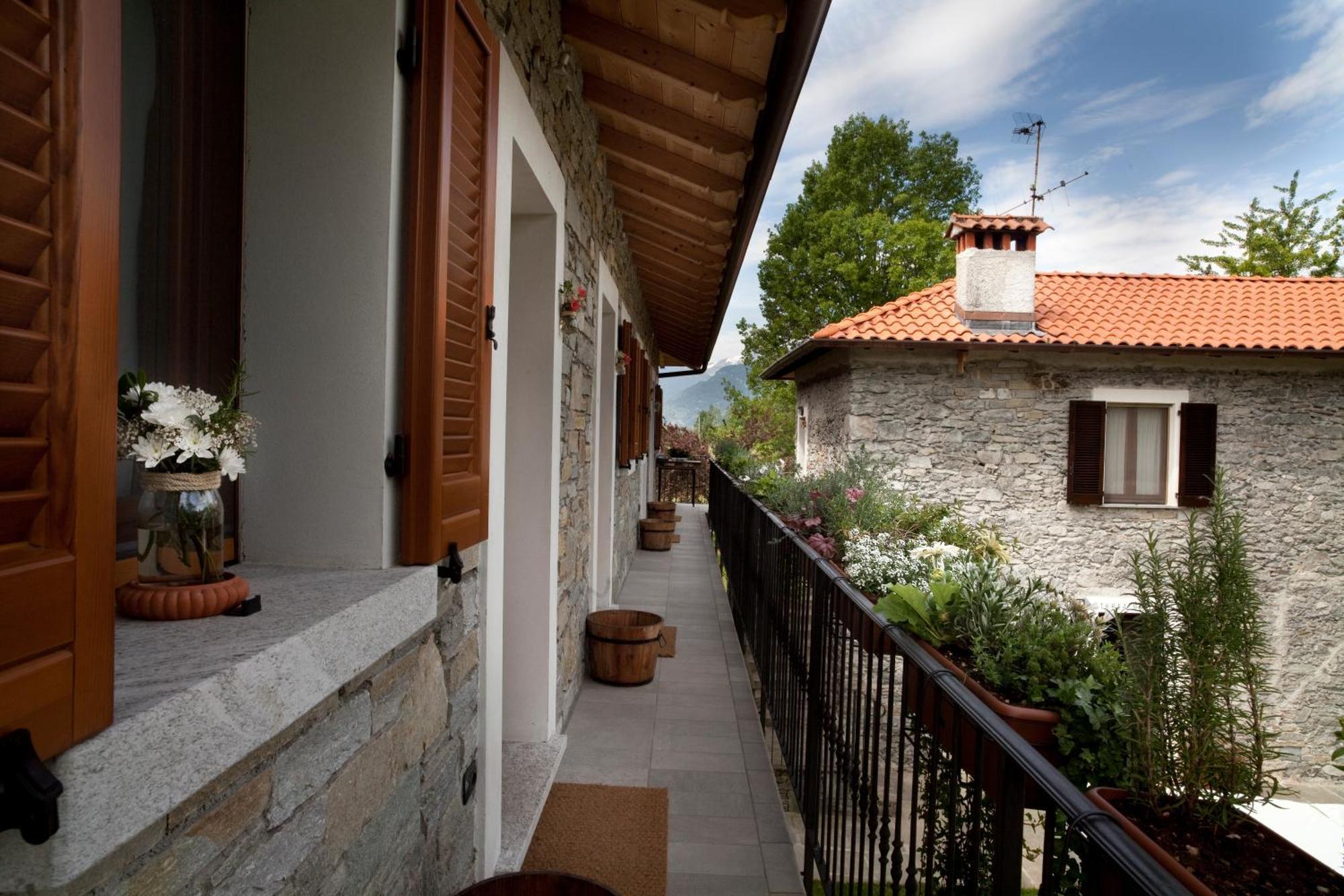 Cascina Borgofrancone Aparthotel Gera Lario Exterior foto